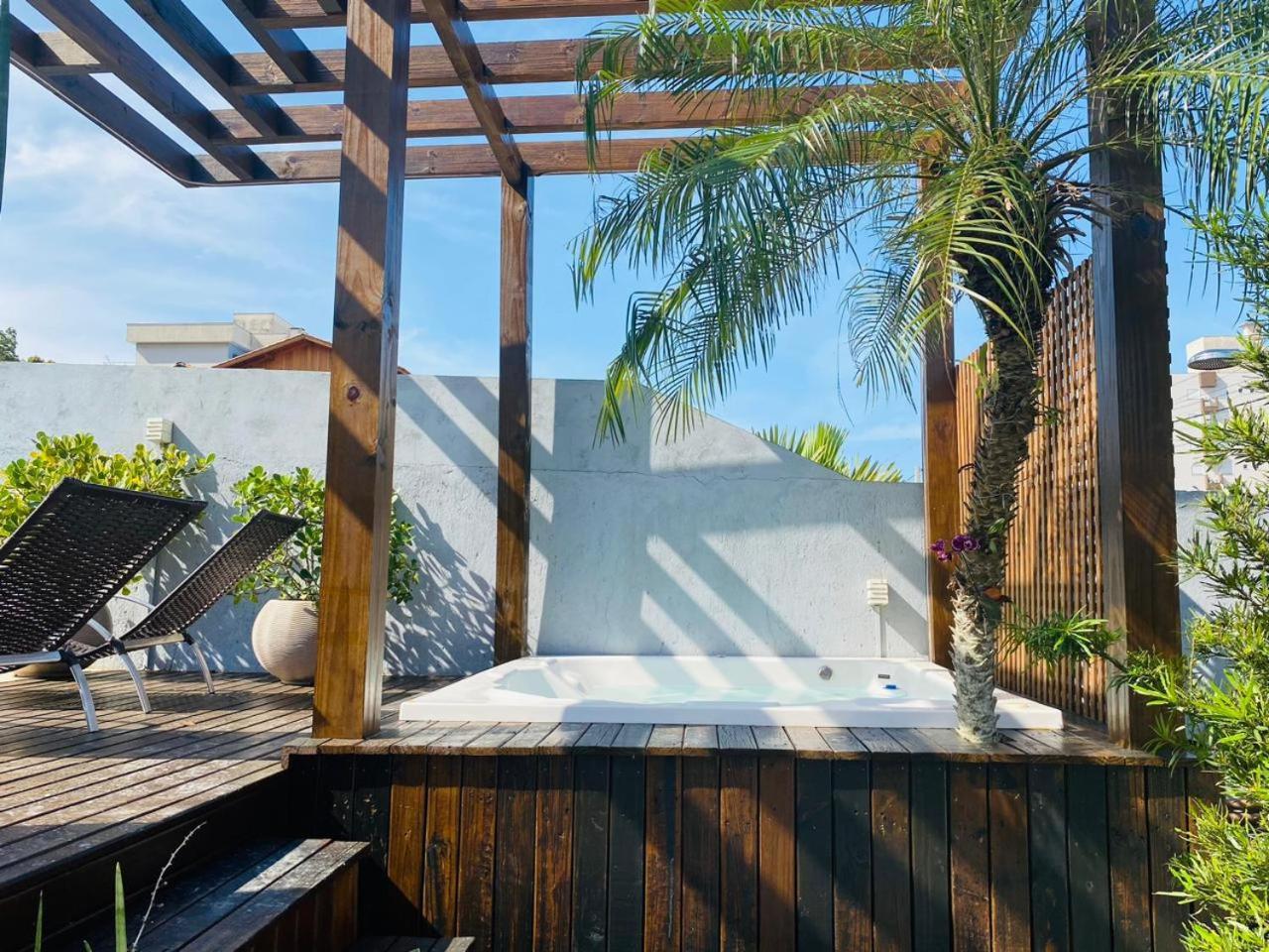 Villa Residencial Com Piscina Possui Jacuzzi Aquecida Com Hidromassagem Bombinhas Exterior foto