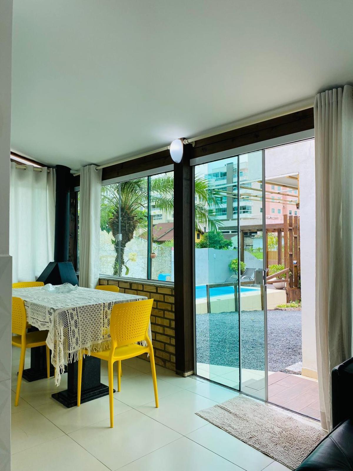 Villa Residencial Com Piscina Possui Jacuzzi Aquecida Com Hidromassagem Bombinhas Exterior foto