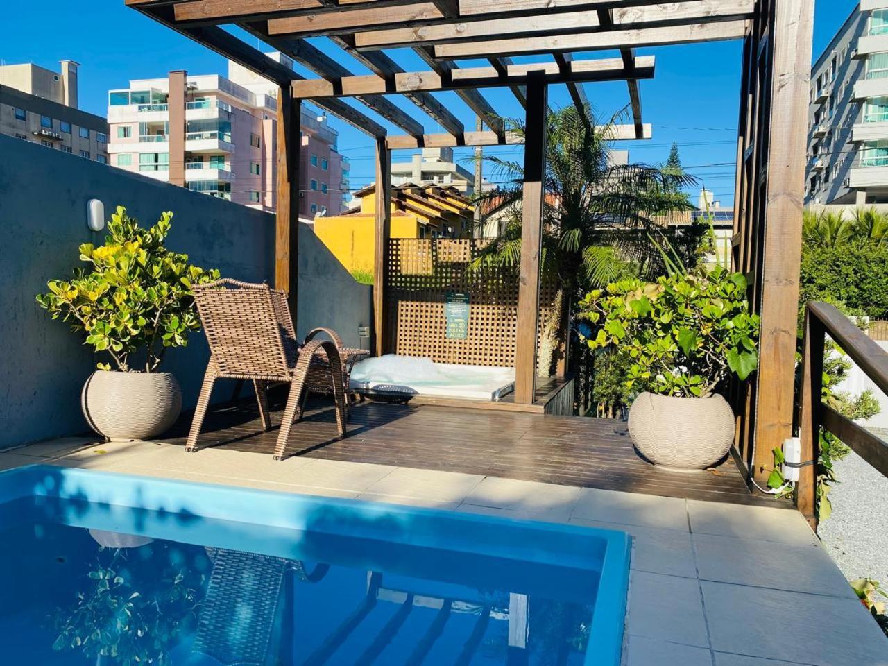 Villa Residencial Com Piscina Possui Jacuzzi Aquecida Com Hidromassagem Bombinhas Exterior foto